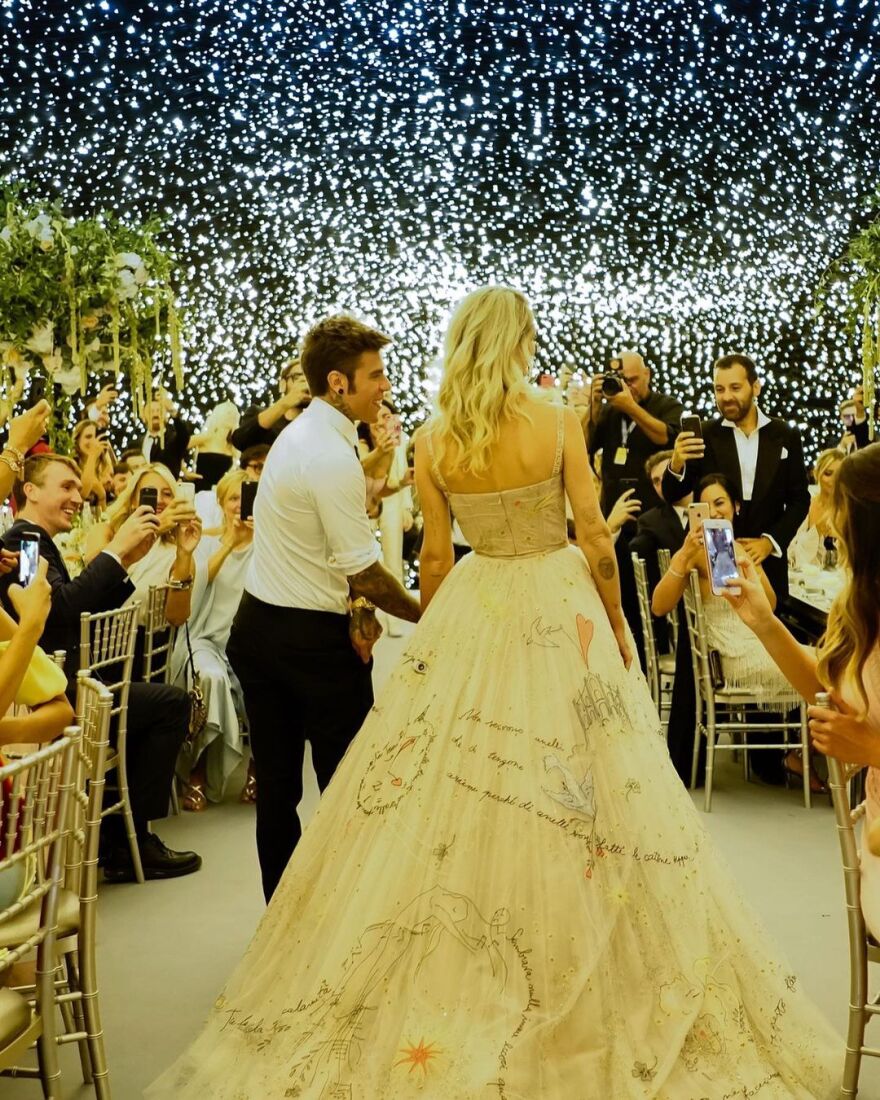 Κιάρα Φεράνι: Γιόρτασε πέντε χρόνια γάμου με τον Φέντεζ - Οι φωτογραφίες από τον γάμο τους