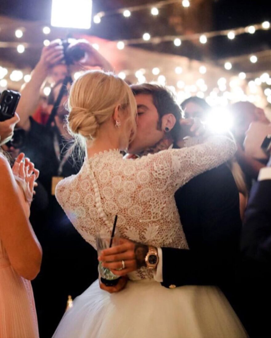 Κιάρα Φεράνι: Γιόρτασε πέντε χρόνια γάμου με τον Φέντεζ - Οι φωτογραφίες από τον γάμο τους