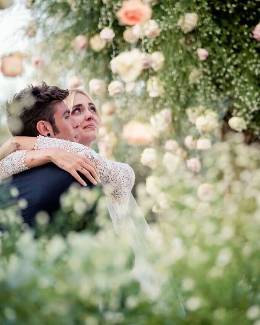 Κιάρα Φεράνι: Γιόρτασε πέντε χρόνια γάμου με τον Φέντεζ - Οι φωτογραφίες από τον γάμο τους