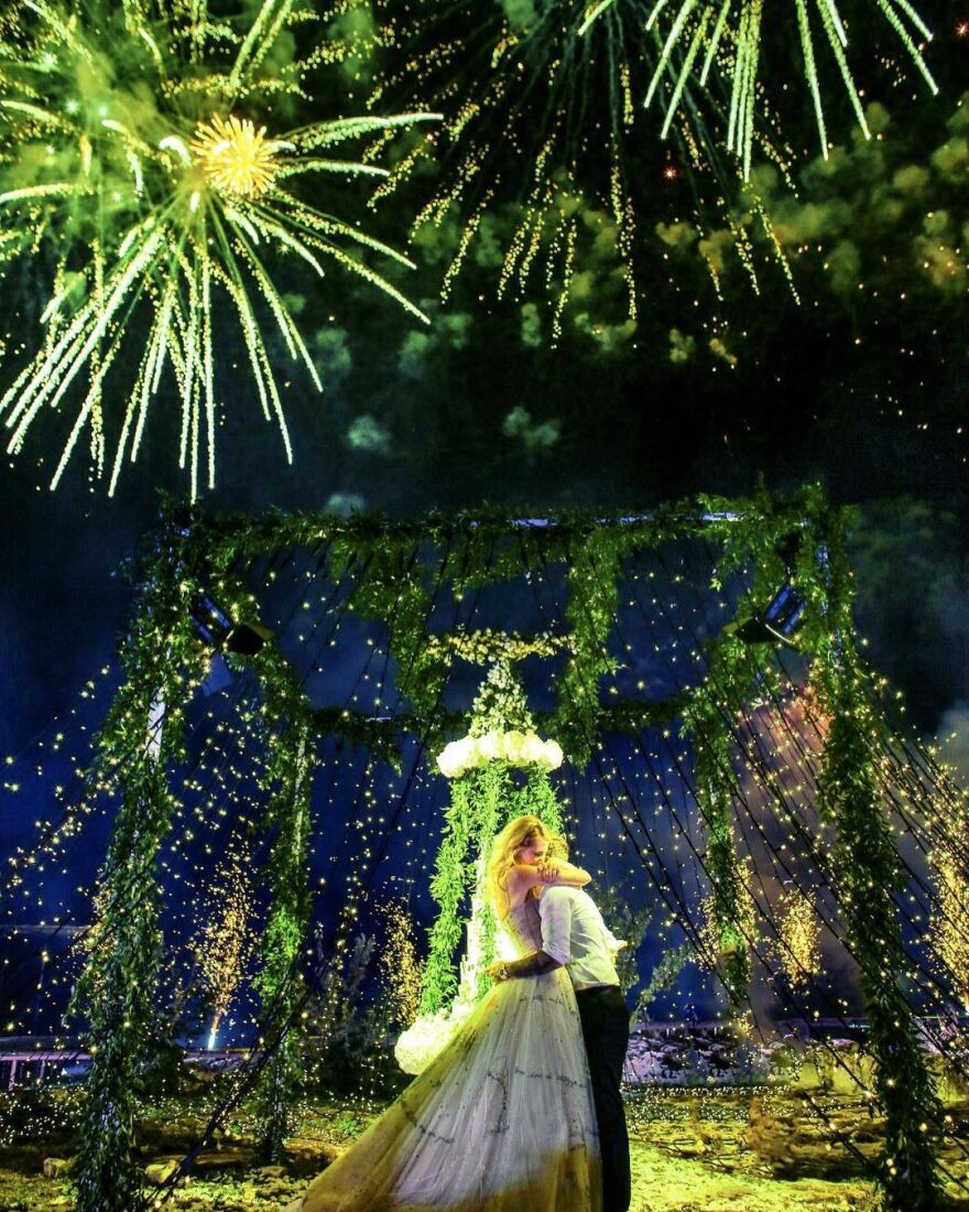 Κιάρα Φεράνι: Γιόρτασε πέντε χρόνια γάμου με τον Φέντεζ - Οι φωτογραφίες από τον γάμο τους