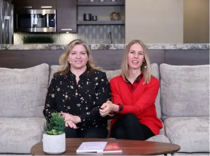 Youtuber κακοποιούσε και άφηνε νηστικά τα έξι παιδιά της - Πώς αποκαλύφθηκε η κόλαση που ζούσαν