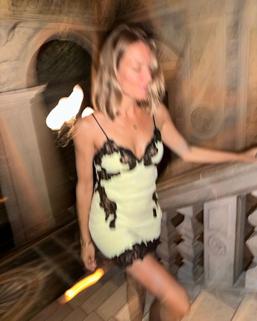 Βίκυ Καγιά: Φωτογραφίες από την εμφάνισή της στο Φεστιβάλ Κινηματογράφου Βενετίας