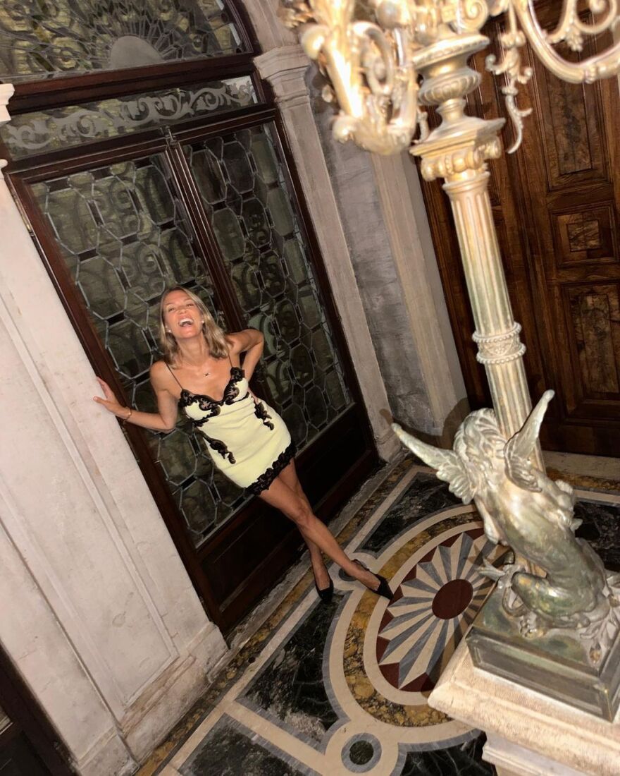 Βίκυ Καγιά: Φωτογραφίες από την εμφάνισή της στο Φεστιβάλ Κινηματογράφου Βενετίας