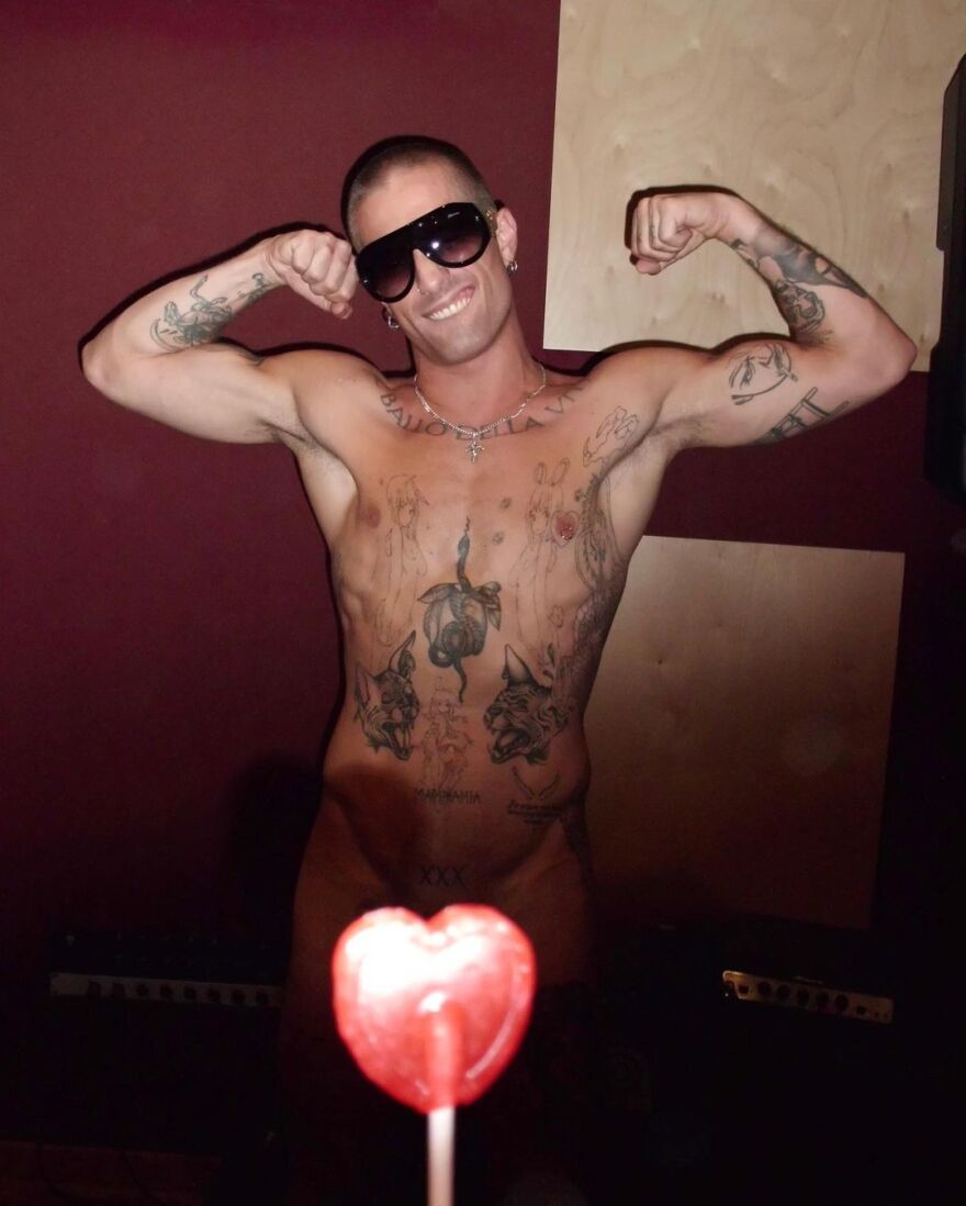 Νταμιάνο Νταβίντ: Φωτογραφήθηκε γυμνός