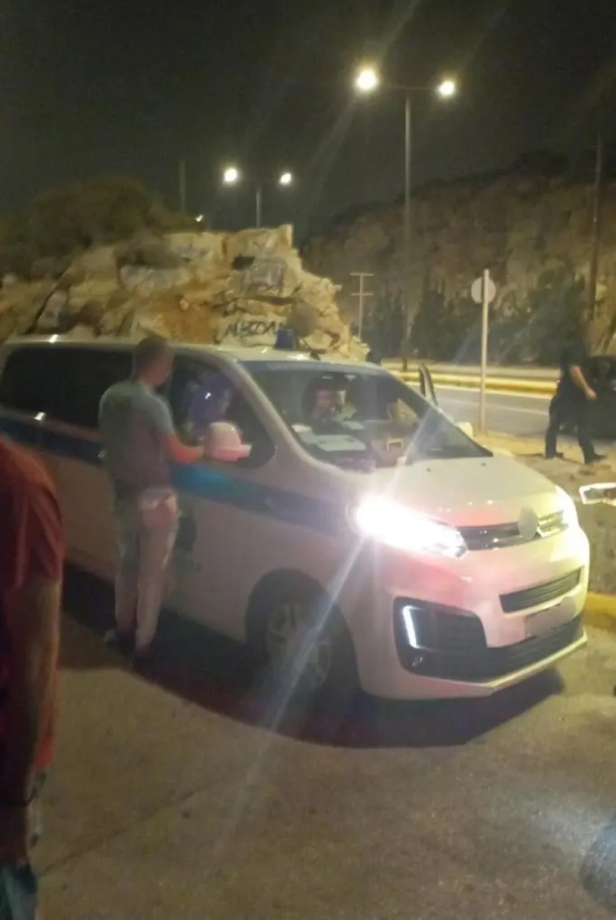 Στον δρόμο η ΕΛ.ΑΣ μετά τις «κόντρες» στην παραλιακή - Δείτε βίντεο και φωτογραφίες 