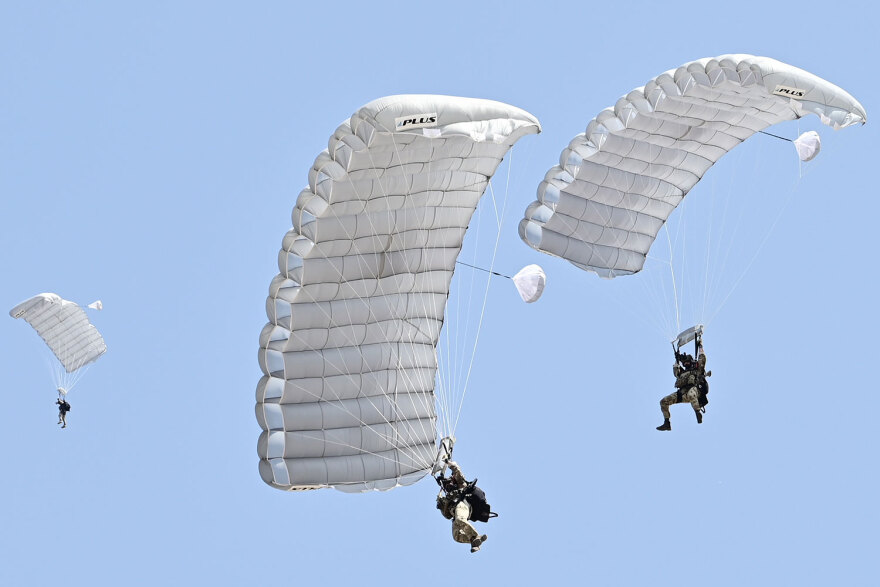 Athens Flying Week: Μοναδικό υπερθέαμα για 11η χρονιά στην Τανάγρα - Δείτε βίντεο και φωτογραφίες