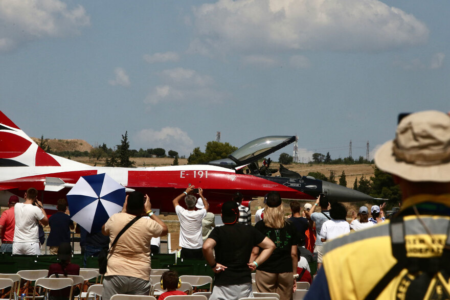 Athens Flying Week: Μοναδικό υπερθέαμα για 11η χρονιά στην Τανάγρα - Δείτε βίντεο και φωτογραφίες