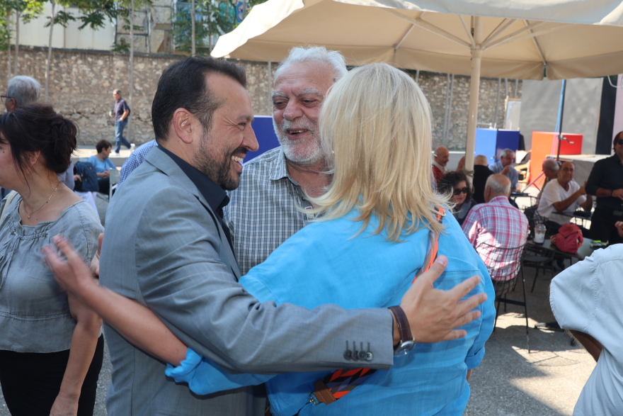 Συνέδριο ΣΥΡΙΖΑ: Χαμόγελα και σέλφι στις ομιλίες των «5», απών ο Τσίπρας