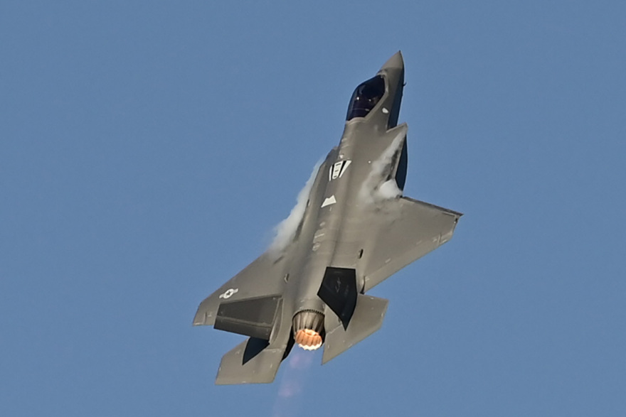 11η Athens Flying Week: Έκοψε την ανάσα το F-35 που πέταξε στον αττικό ουρανό - Βίντεο