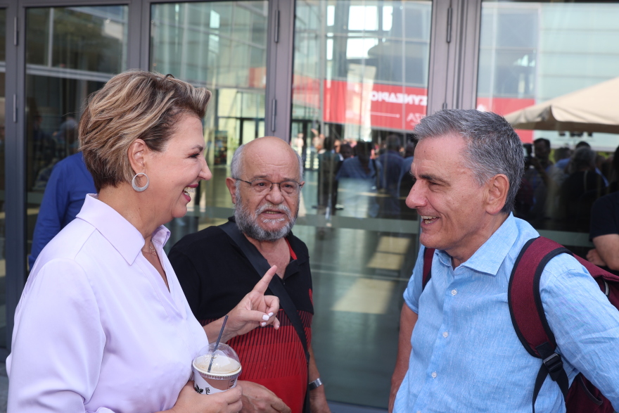 Συνέδριο ΣΥΡΙΖΑ: Χαμόγελα και σέλφι στις ομιλίες των «5», απών ο Τσίπρας