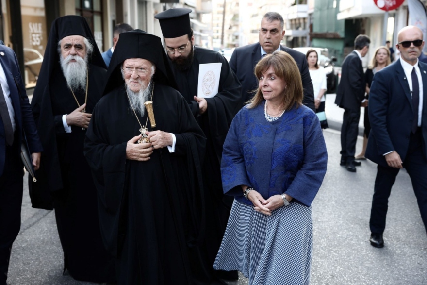 Κατερίνα Σακελλαρόπουλου: Έγινε επίτιμη δημότης Πύργου - Τι απεικονίζει το σακάκι που φόρεσε στην εκδήλωση