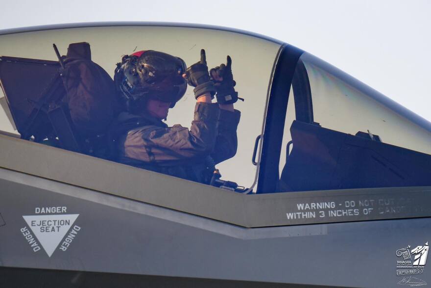 11η Athens Flying Week: Εντυπωσίασαν τα αμερικανικά F-35, τα γαλλικά Rafale και τα ελληνικά F-16 - Βίντεο και φωτογραφίες