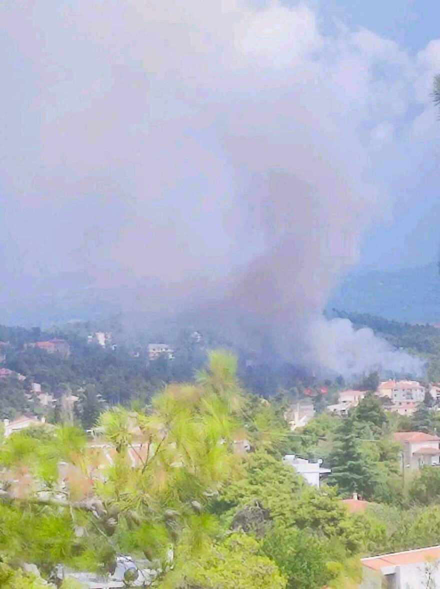 Φωτιά στη Σταμάτα: Περιορίζεται το μέτωπο της πυρκαγιάς - Μήνυμα από το 112 στους κατοίκους