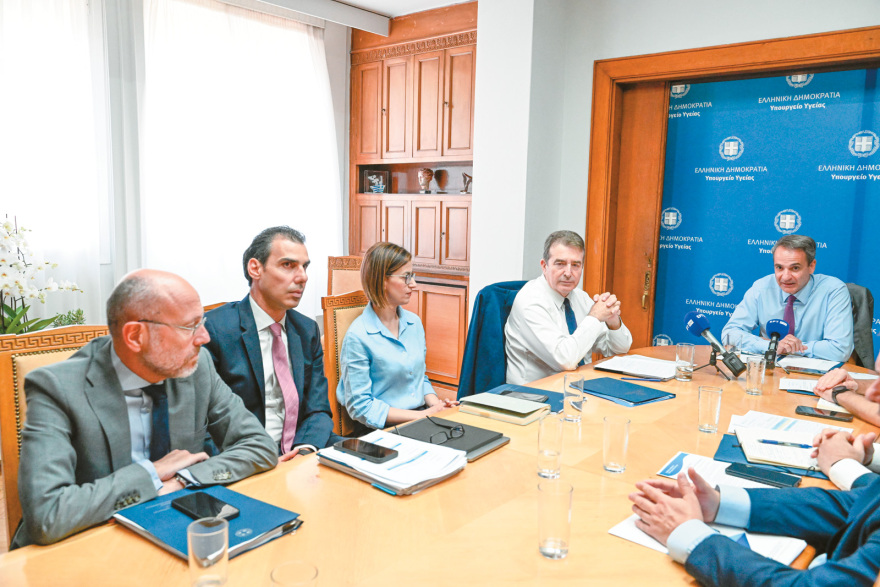 ΕΣΥ: Ασθενοφόρα σε 7-10 λεπτά, στο κινητό η ώρα άφιξης