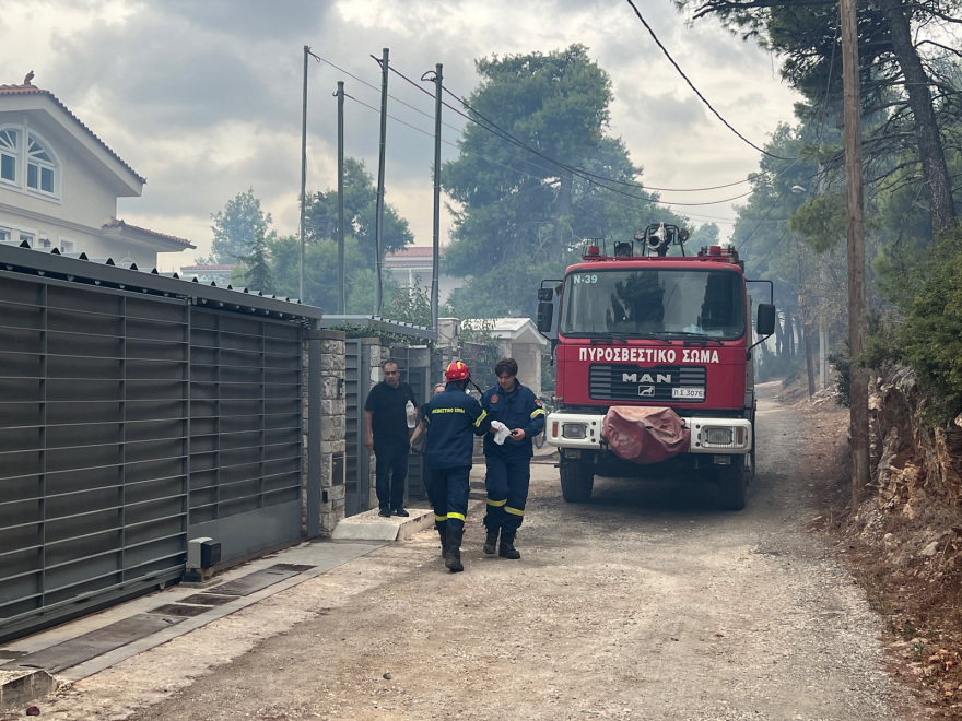 Φωτιά στη Σταμάτα: Περιορίζεται το μέτωπο της πυρκαγιάς - Μήνυμα από το 112 στους κατοίκους