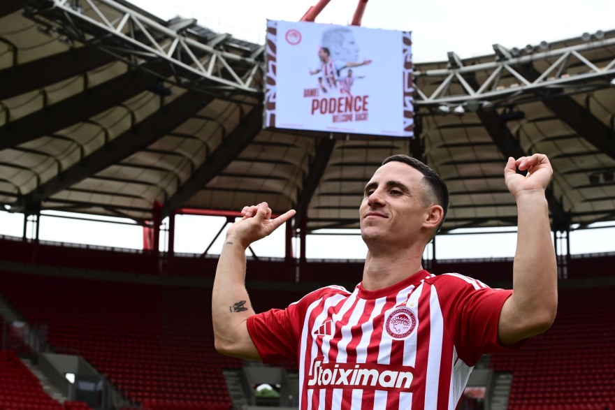 Ολυμπιακός: Ο Ποντένσε επέστρεψε... σπίτι του και φωτογραφήθηκε με τα «ερυθρόλευκα»