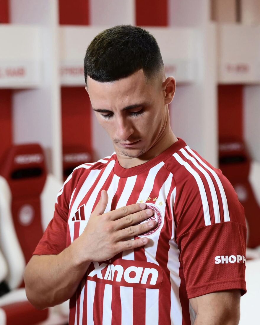 Ολυμπιακός: Ο Ποντένσε επέστρεψε... σπίτι του και φωτογραφήθηκε με τα «ερυθρόλευκα»