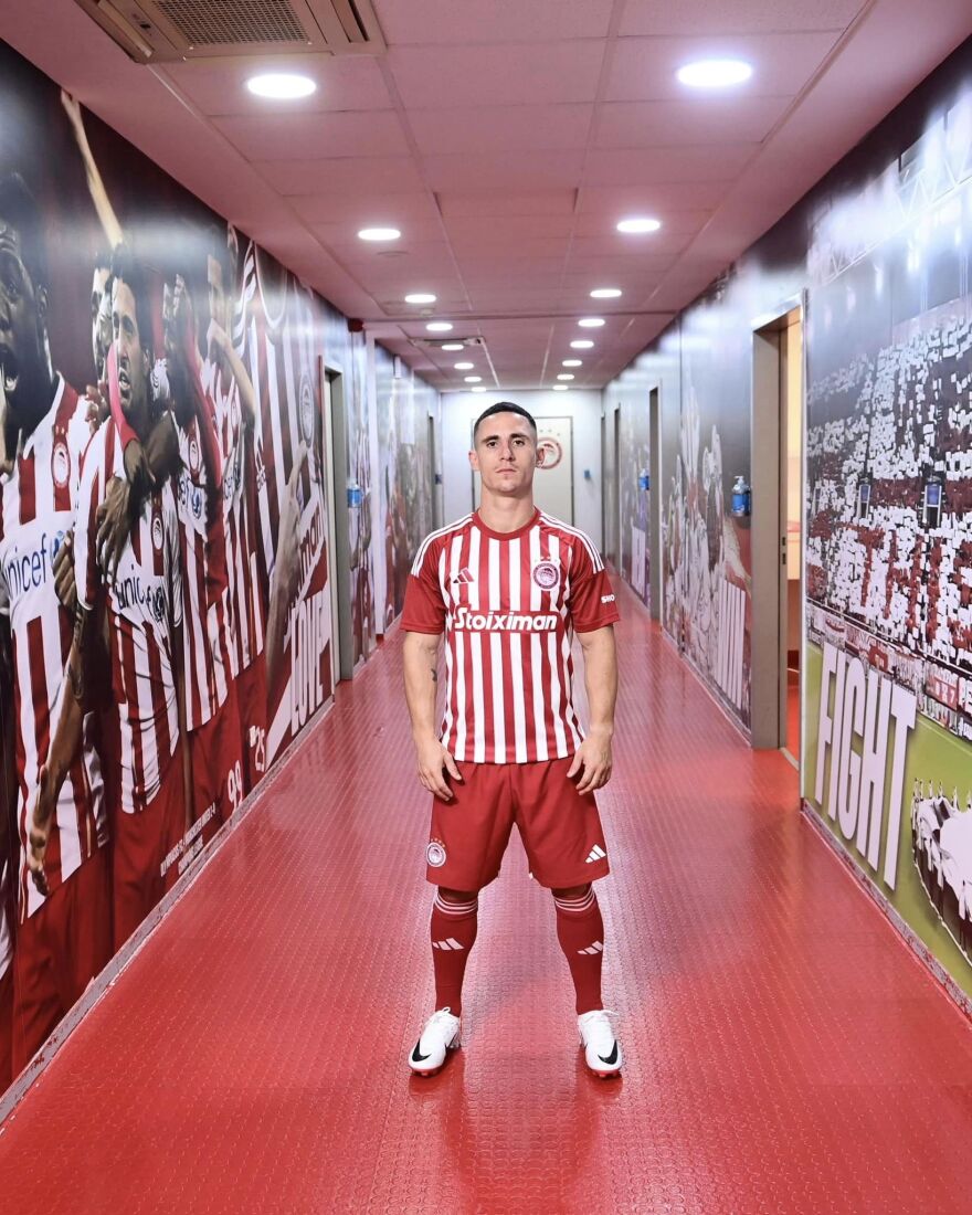 Ολυμπιακός: Ο Ποντένσε επέστρεψε... σπίτι του και φωτογραφήθηκε με τα «ερυθρόλευκα»