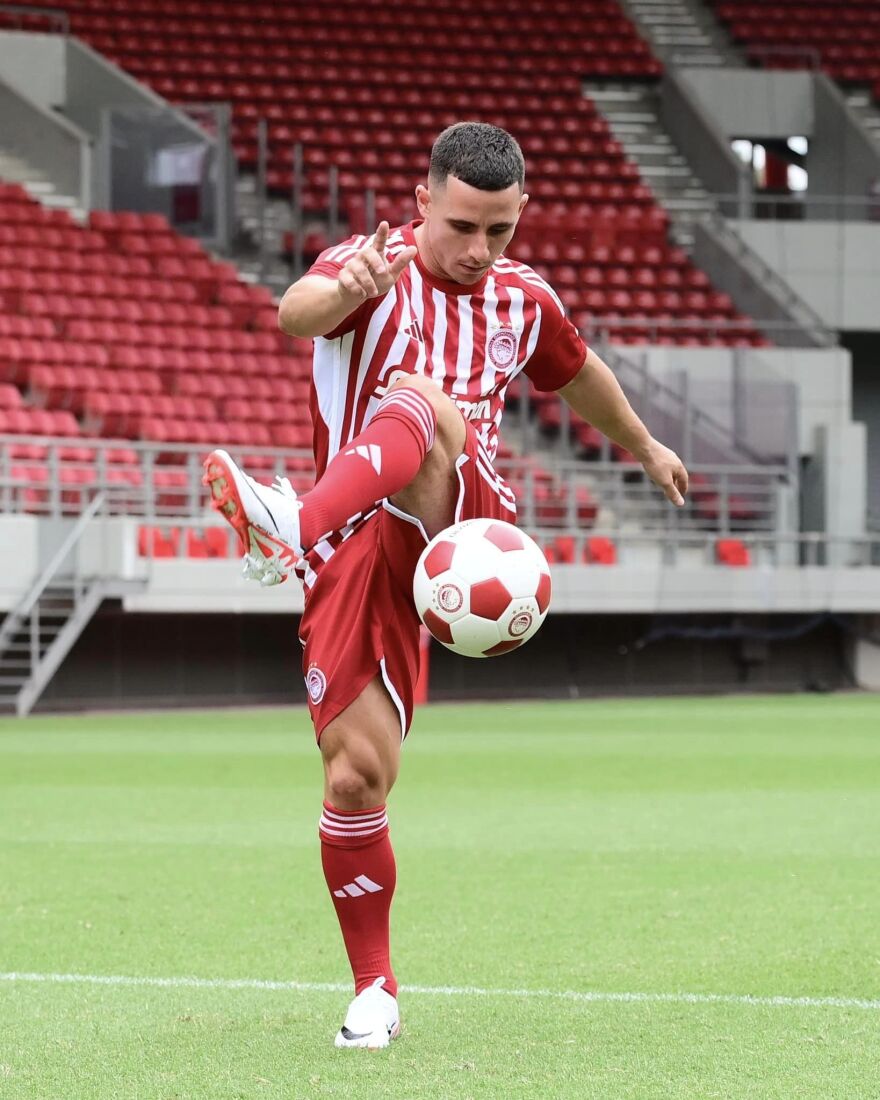 Ολυμπιακός: Ο Ποντένσε επέστρεψε... σπίτι του και φωτογραφήθηκε με τα «ερυθρόλευκα»