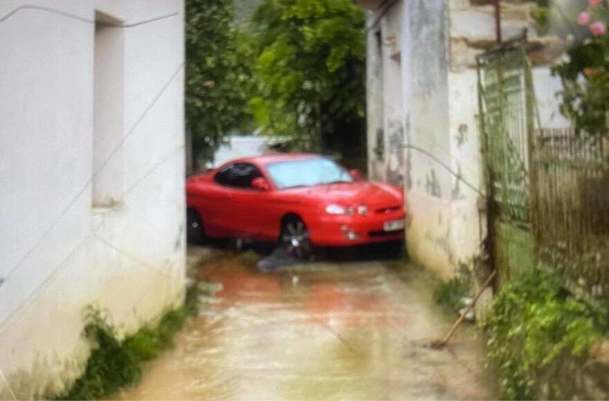 Κακοκαιρία Daniel - Πήλιο: Σπίτια έχουν πέσει σε ρέμα - Κάτοικοι σκαρφάλωσαν μέχρι και σε... δέντρα για να γλιτώσουν 