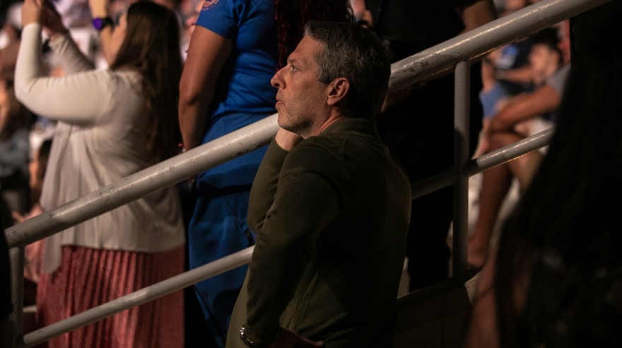 Έλενα Παπαρίζου: Ξεσήκωσε το κοινό στο Βεάκειο - Δείτε βίντεο και φωτογραφίες