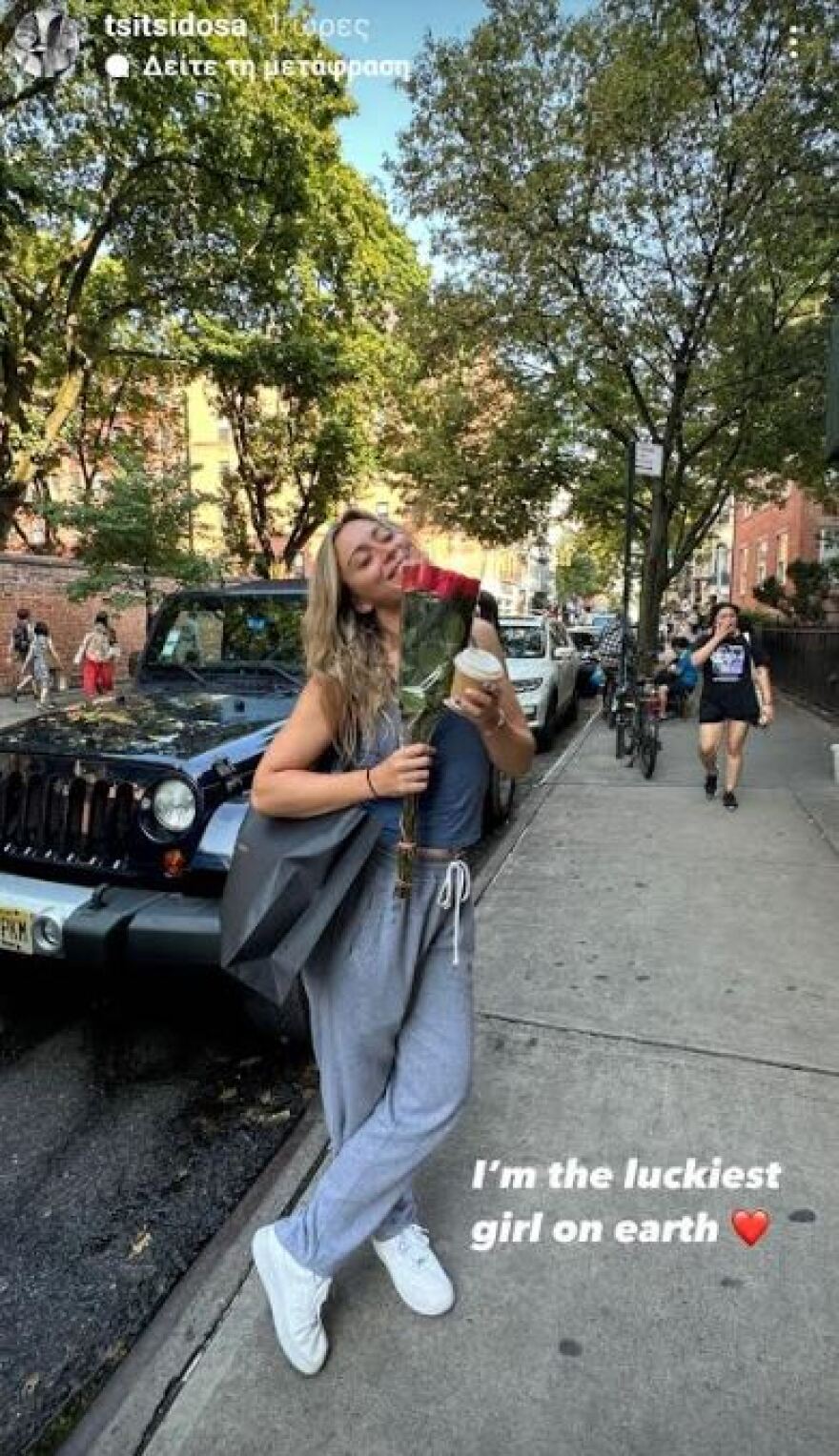 Τον προσέχει σαν τα μάτια της τον Τσιτσιπά η Μπαντόσα - Του έβαλε αντηλιακό πριν την προπόνηση - Δείτε βίντεο 