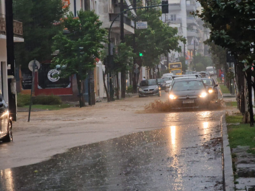 Κακοκαιρία Daniel: Εκκενώθηκε το Γηροκομείο Βόλου - Κατέρρευσε η παλιά πτέρυγα