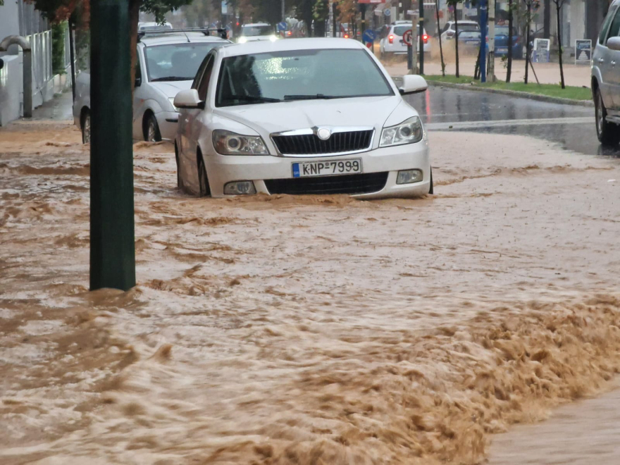 Κακοκαιρία Daniel: Εκκενώθηκε το Γηροκομείο Βόλου - Κατέρρευσε η παλιά πτέρυγα
