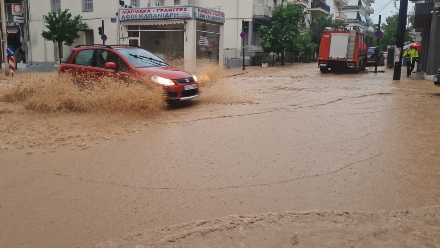 Κακοκαιρία Daniel: Εκκενώθηκε το Γηροκομείο Βόλου - Κατέρρευσε η παλιά πτέρυγα