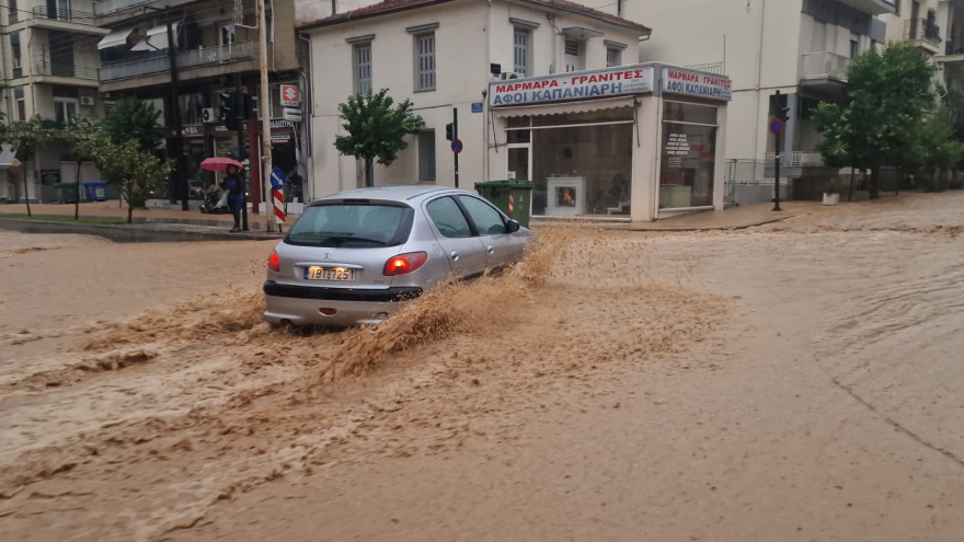Κακοκαιρία Daniel: Εκκενώθηκε το Γηροκομείο Βόλου - Κατέρρευσε η παλιά πτέρυγα