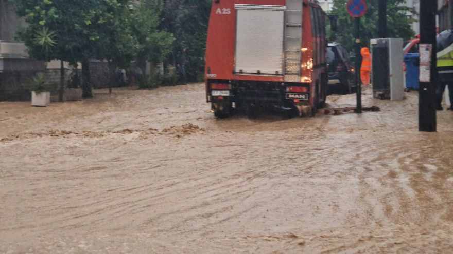 Κακοκαιρία Daniel: Εκκενώθηκε το Γηροκομείο Βόλου - Κατέρρευσε η παλιά πτέρυγα