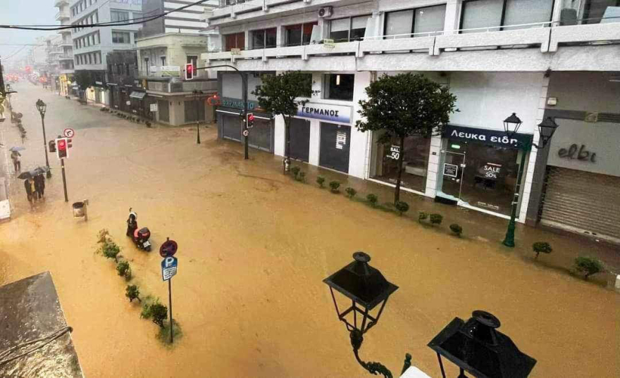 Κακοκαιρία Daniel: Εκκενώθηκε το Γηροκομείο Βόλου - Κατέρρευσε η παλιά πτέρυγα