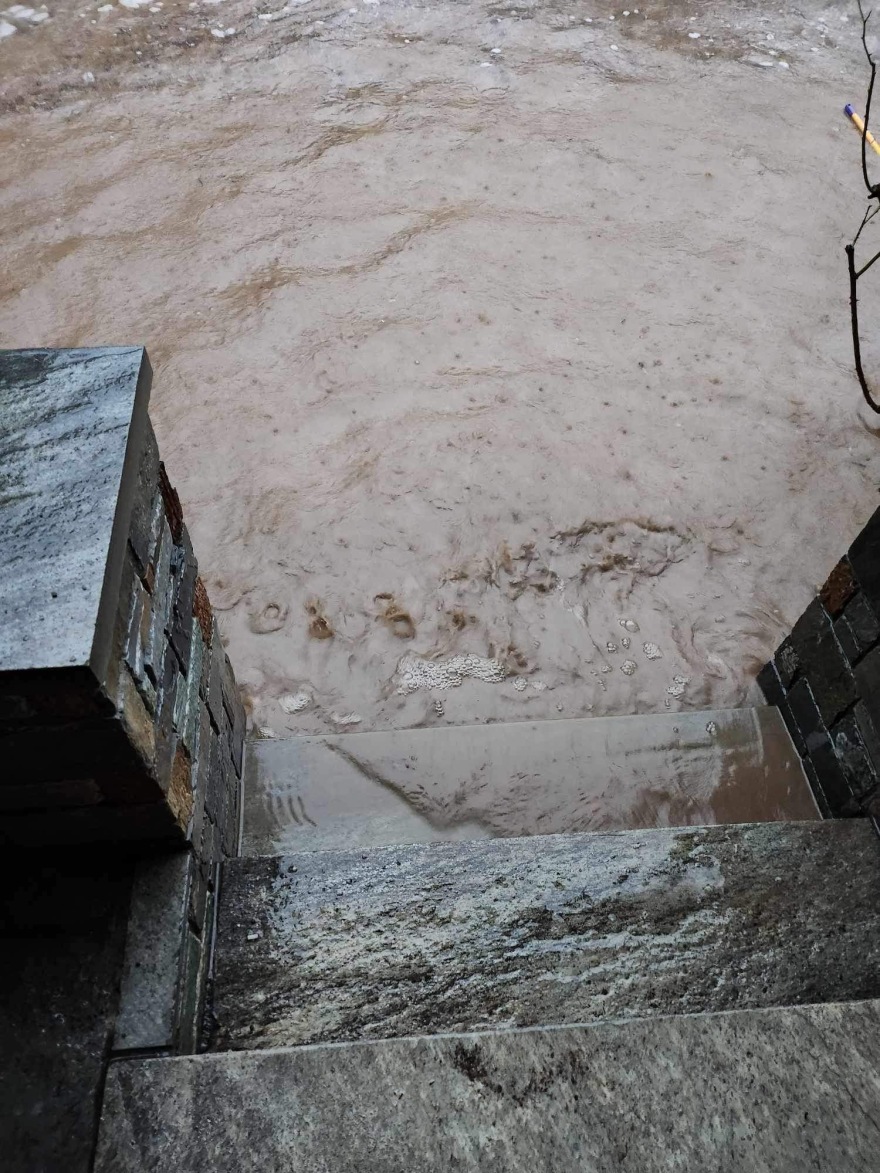 Κακοκαιρία Daniel - Πήλιο: Σπίτια έχουν πέσει σε ρέμα - Κάτοικοι σκαρφάλωσαν μέχρι και σε... δέντρα για να γλιτώσουν 