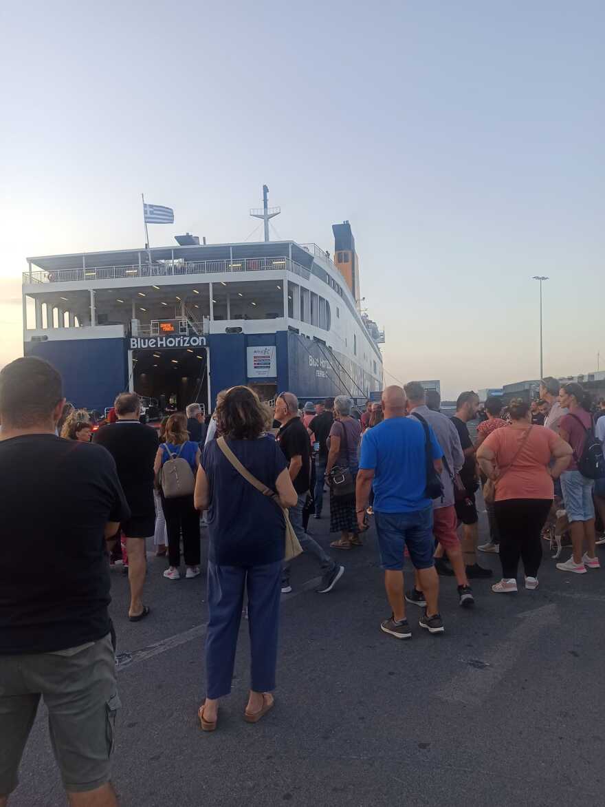 Ηράκλειο: Με καθυστέρηση περίπου έξι ωρών απέπλευσε το Blue Horizon λόγω διαμαρτυρίας για το θάνατο του 36χρονου