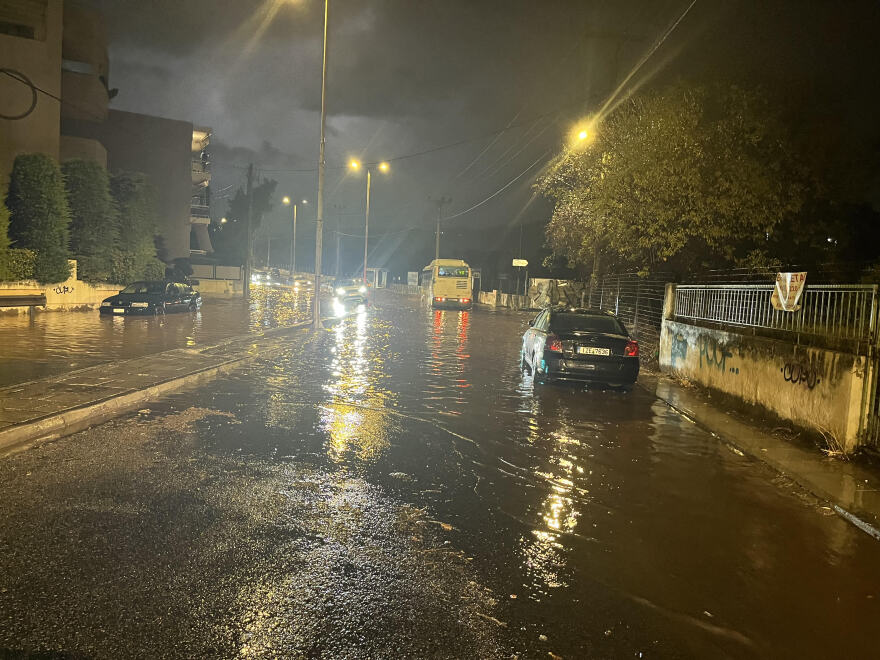 Απροσπέλαστη η Αμαρουσίου - Χαλανδρίου λόγω συσσώρευσης υδάτων - Φωτογραφίες