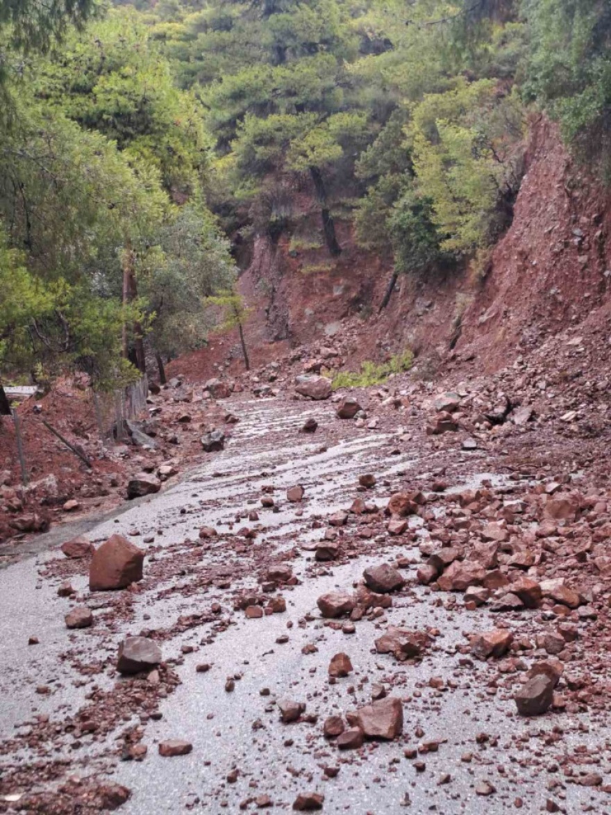 Φωτογραφίες: Κατολισθήσεις και καταστροφές σε Τροιζηνία και Μέθανα
