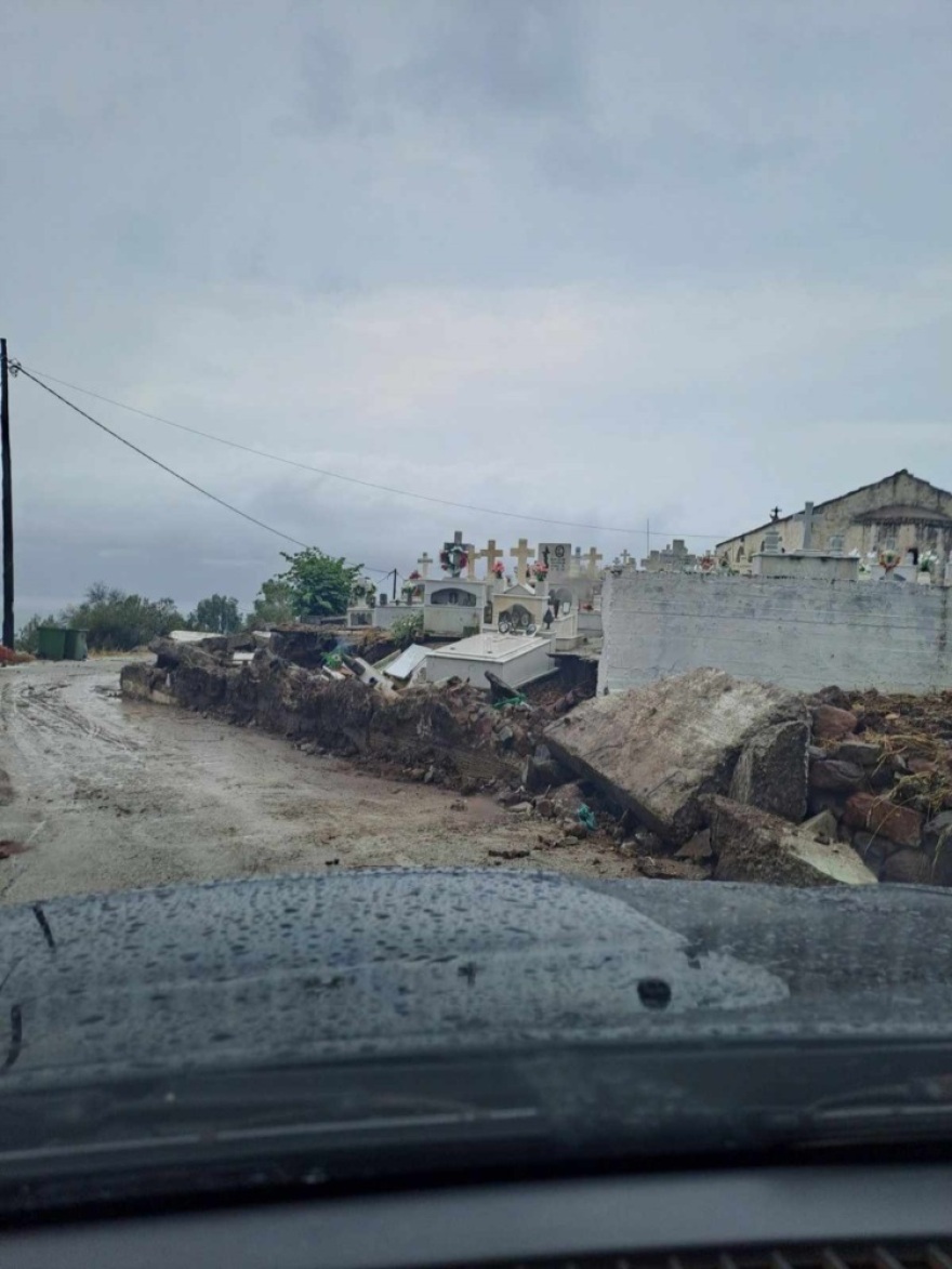 Φωτογραφίες: Κατολισθήσεις και καταστροφές σε Τροιζηνία και Μέθανα