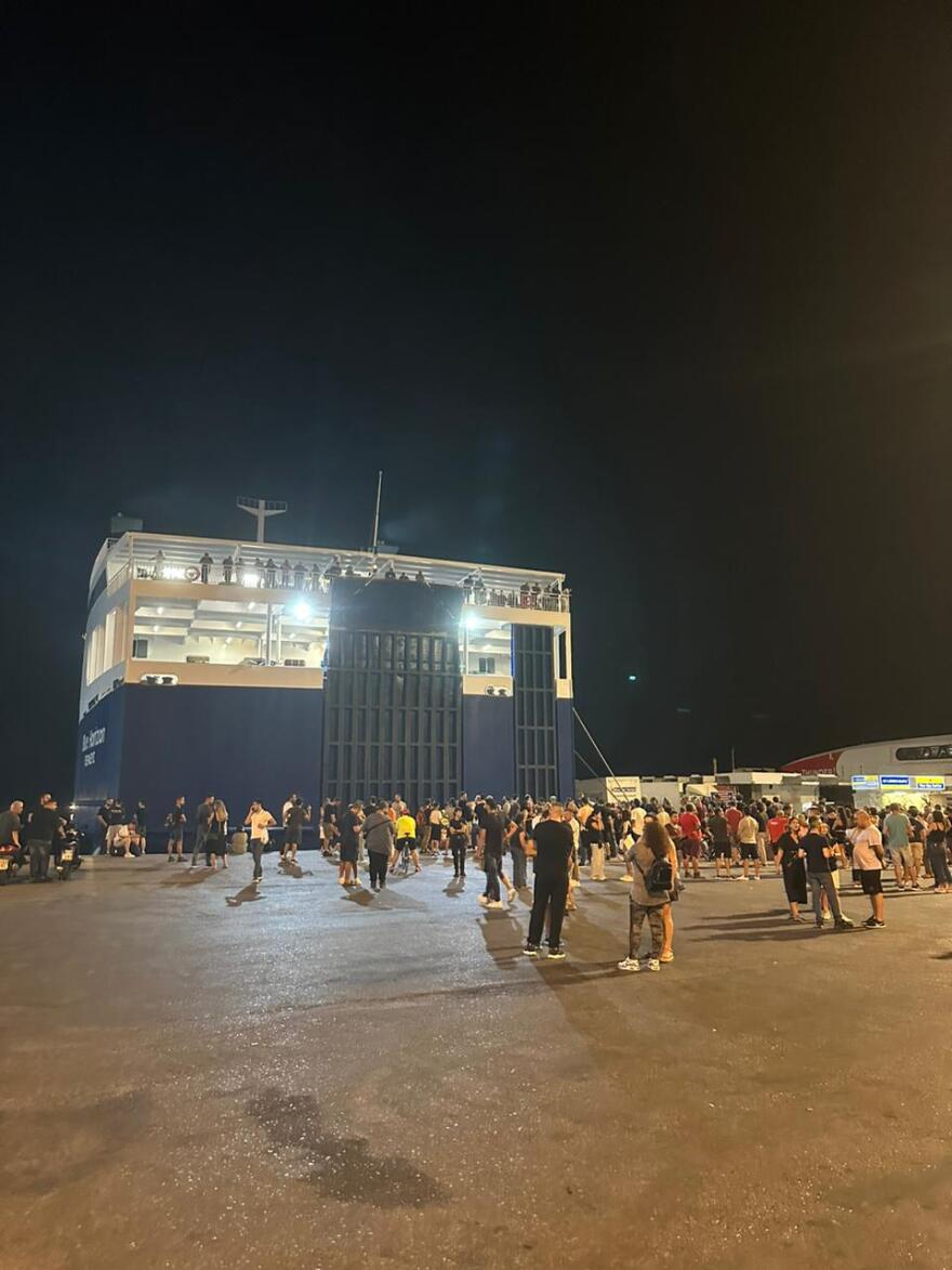 Ηράκλειο: Με καθυστέρηση περίπου έξι ωρών απέπλευσε το Blue Horizon λόγω διαμαρτυρίας για το θάνατο του 36χρονου