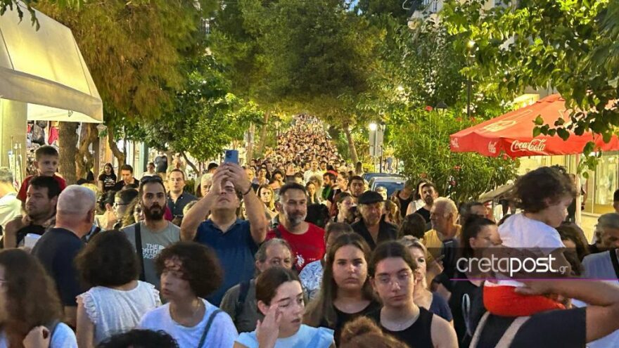 Ηράκλειο: Με καθυστέρηση περίπου έξι ωρών απέπλευσε το Blue Horizon λόγω διαμαρτυρίας για το θάνατο του 36χρονου