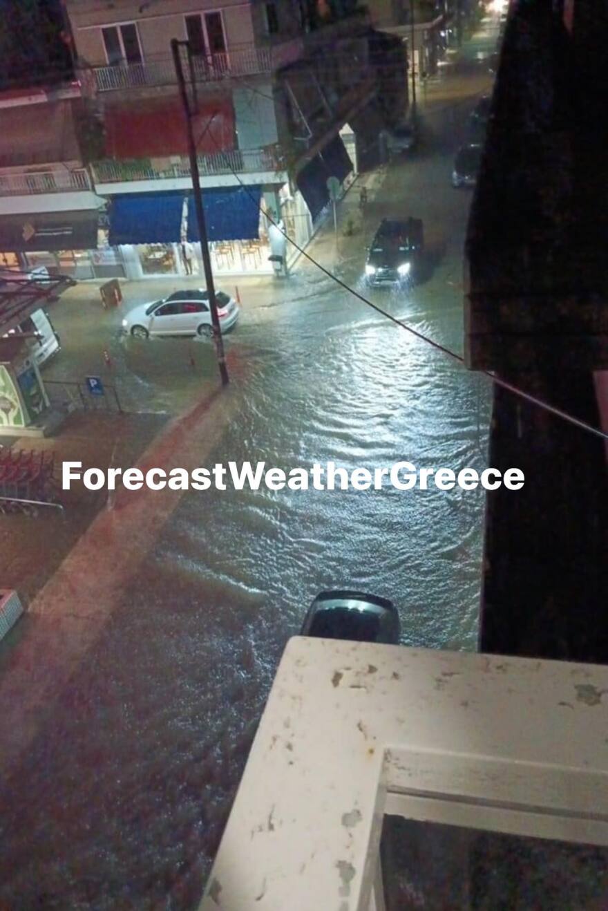 Κακοκαιρία Daniel: Σαρώνει Καρδίτσα, Φθιώτιδα, Πελοπόννησο, Εύβοια - Εκκενώνονται χωριά