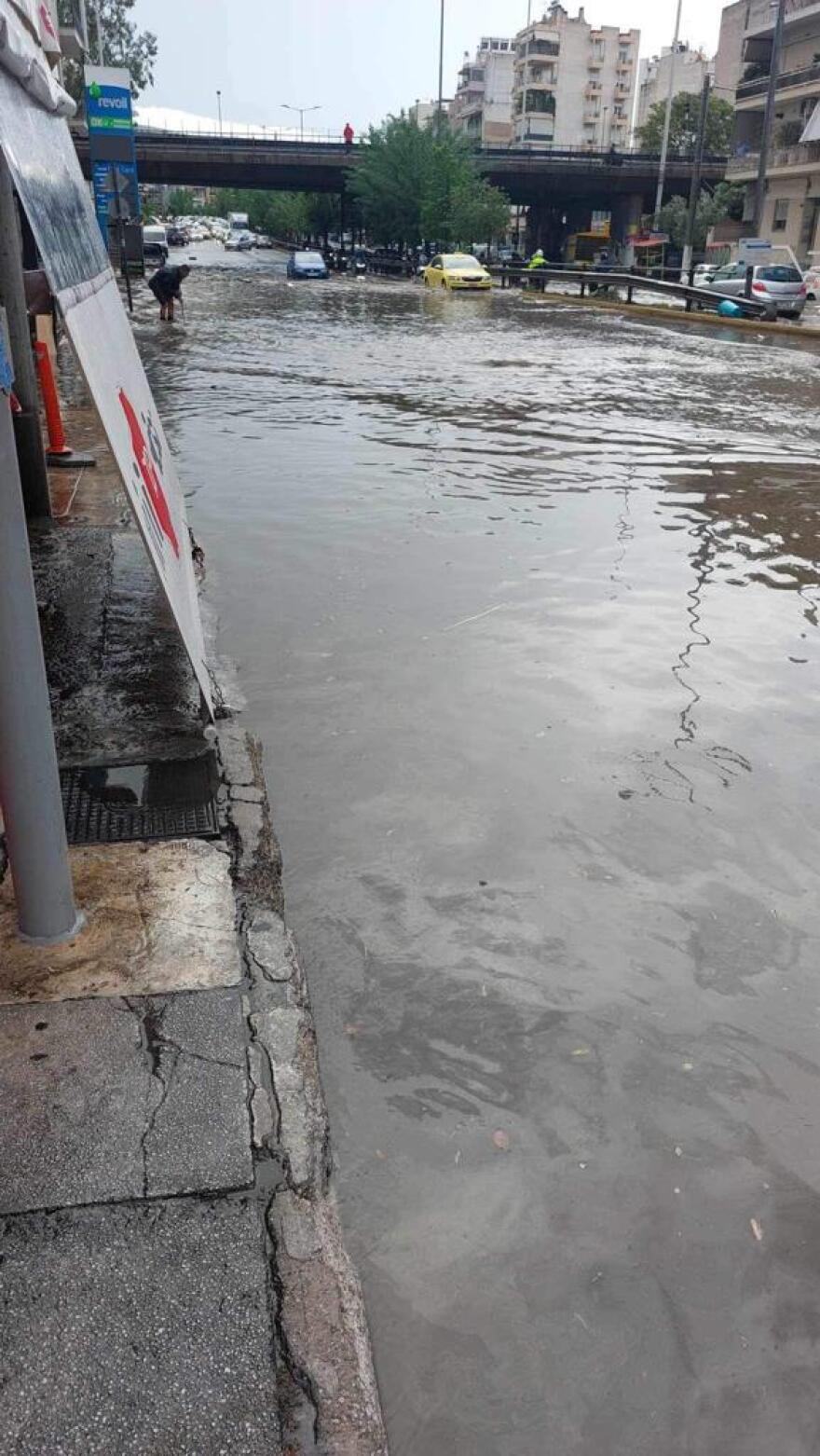 Κακοκαιρία «Daniel»: Χάος στο κέντρο της Αθήνας από την ισχυρή καταιγίδα