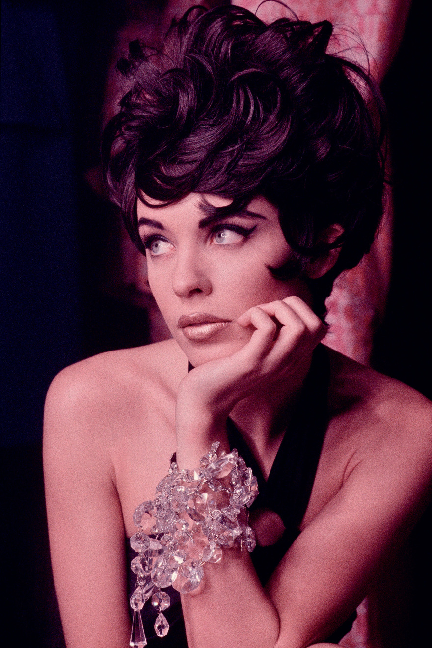 Η Κάιλι Μινόγκ συνεχίζει ακάθεκτη την τέταρτη δεκαετία της φρενήρους καριέρας της