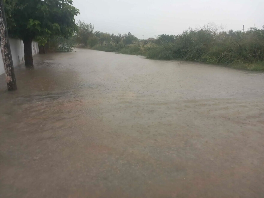 Κακοκαιρία Daniel: Πλημμύρες σε όλο σχεδόν τον νομό Τρικάλων - Στήνονται αναχώματα στον επαρχιακό προς Μαγούλα