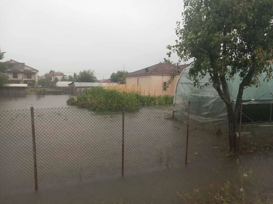 Κακοκαιρία Daniel: Πλημμύρες σε όλο σχεδόν τον νομό Τρικάλων - Στήνονται αναχώματα στον επαρχιακό προς Μαγούλα