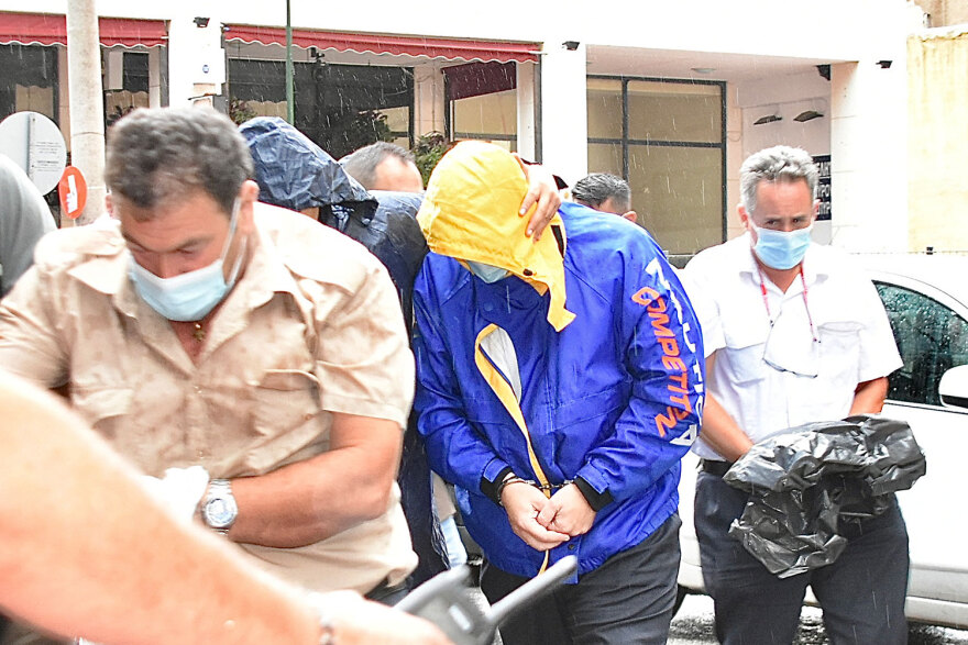 Δολοφονία στο Blue Horizon: «Γιατί τον πνίξατε ρε;», φώναζαν στα δικαστήρια στους τέσσερις κατηγορούμενους