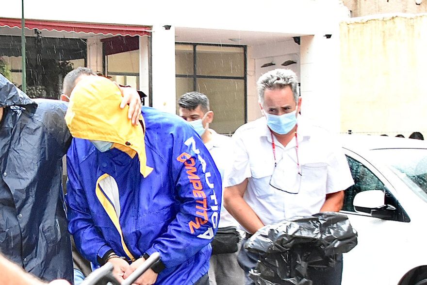 Δολοφονία στο Blue Horizon: «Γιατί τον πνίξατε ρε;», φώναζαν στα δικαστήρια στους τέσσερις κατηγορούμενους