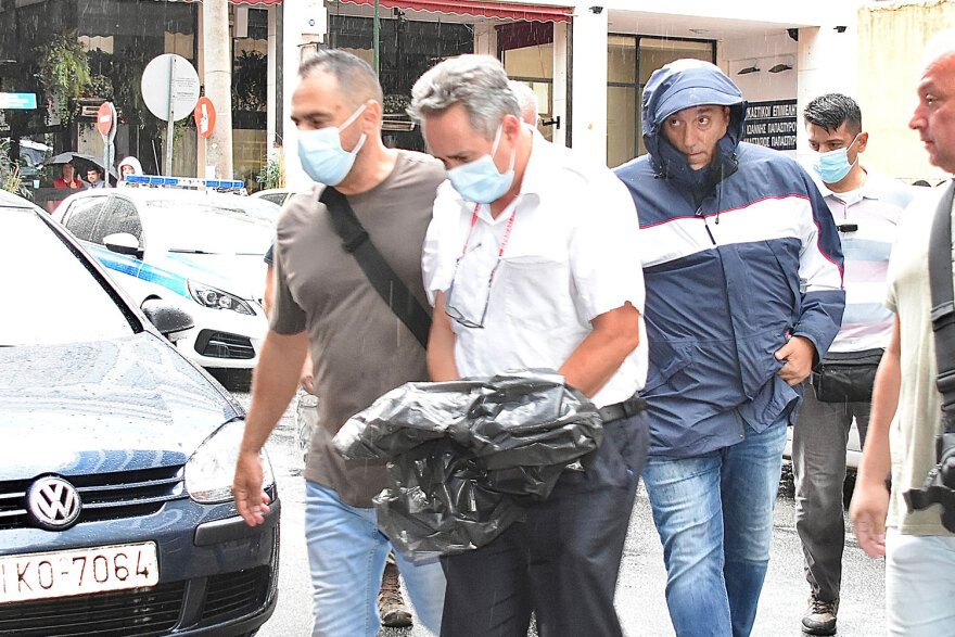 Δολοφονία στο Blue Horizon: «Γιατί τον πνίξατε ρε;», φώναζαν στα δικαστήρια στους τέσσερις κατηγορούμενους