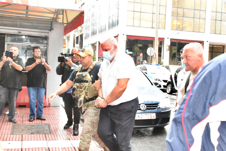 Δολοφονία στο Blue Horizon: «Γιατί τον πνίξατε ρε;», φώναζαν στα δικαστήρια στους τέσσερις κατηγορούμενους