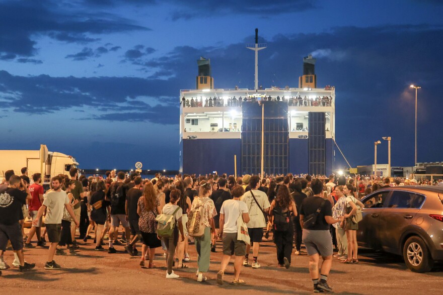 Ηράκλειο: Με καθυστέρηση περίπου έξι ωρών απέπλευσε το Blue Horizon λόγω διαμαρτυρίας για το θάνατο του 36χρονου