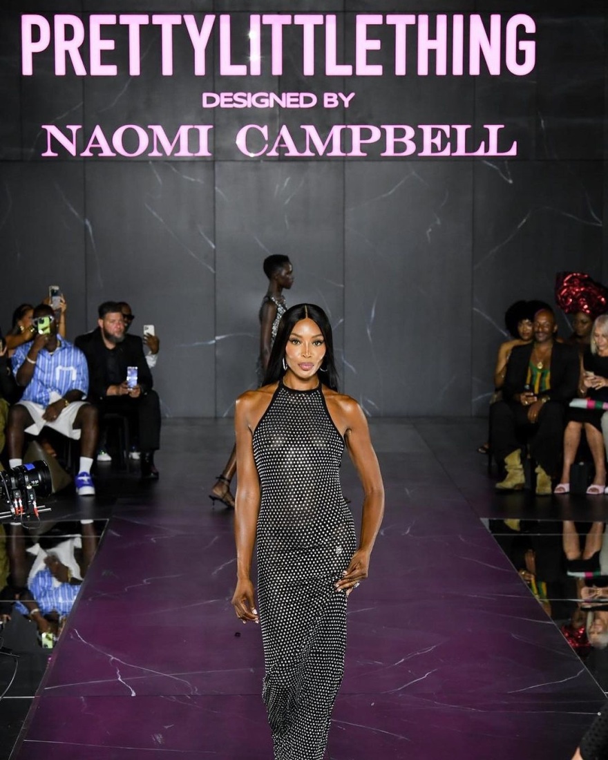 Ναόμι Κάμπελ: Με αποκαλυπτικό φόρεμα έκανε το ντεμπούτο της ως σχεδιάστρια μόδας